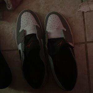 Jordan 1 low light smoke grey GS size 9